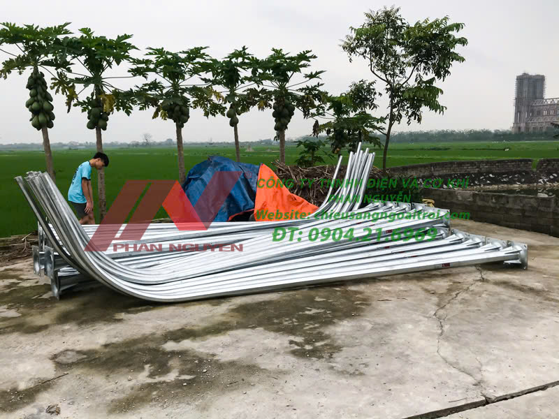 cot den cao ap phan nguyen gia tot.jpg