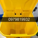 thung-rac-nhua-30L-trong.jpg
