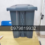 thung-rac-nhua-30L-xam.jpg